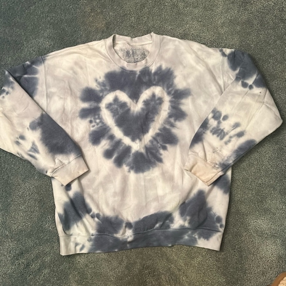 URBAN OUTFITTERS Blue Heart Tie Dye Crewneck